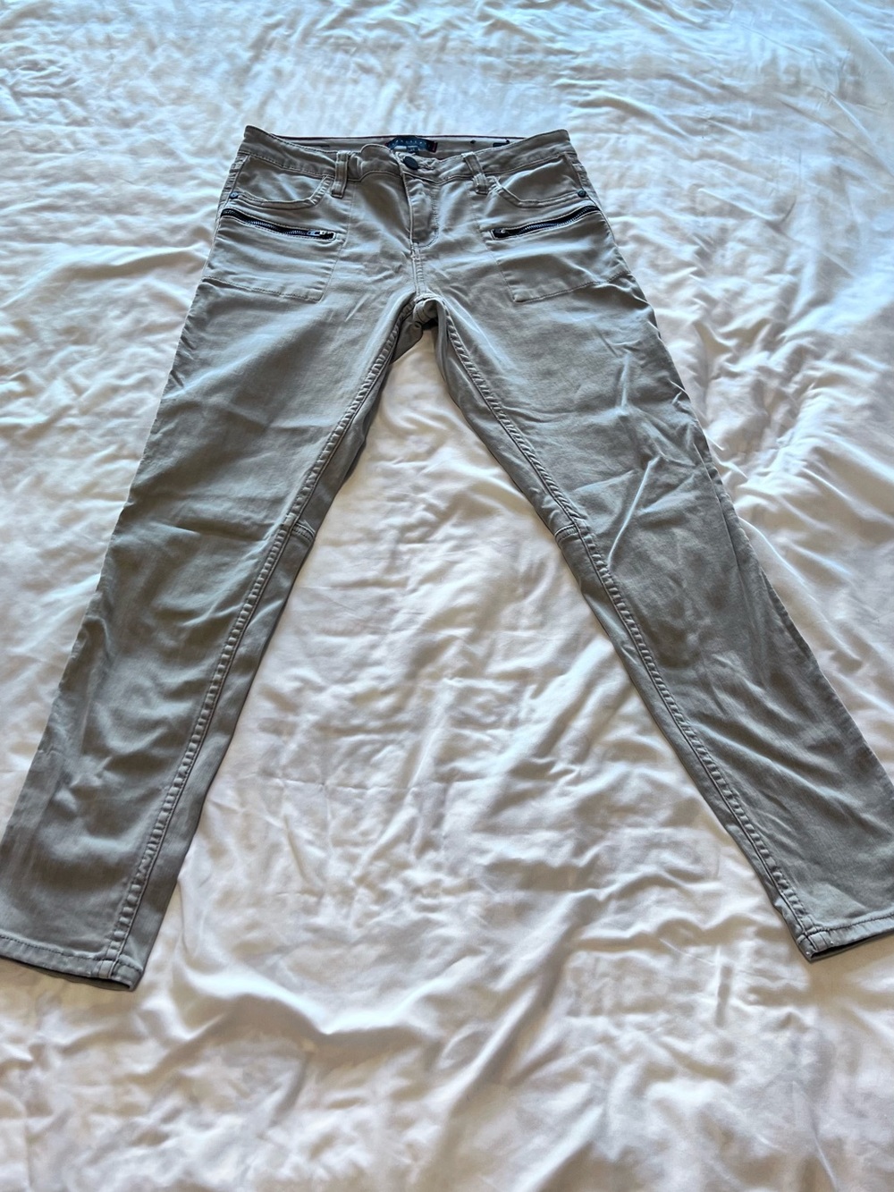 Sanctuary Stone Gray Casual Skinny Jeans with Branded Button